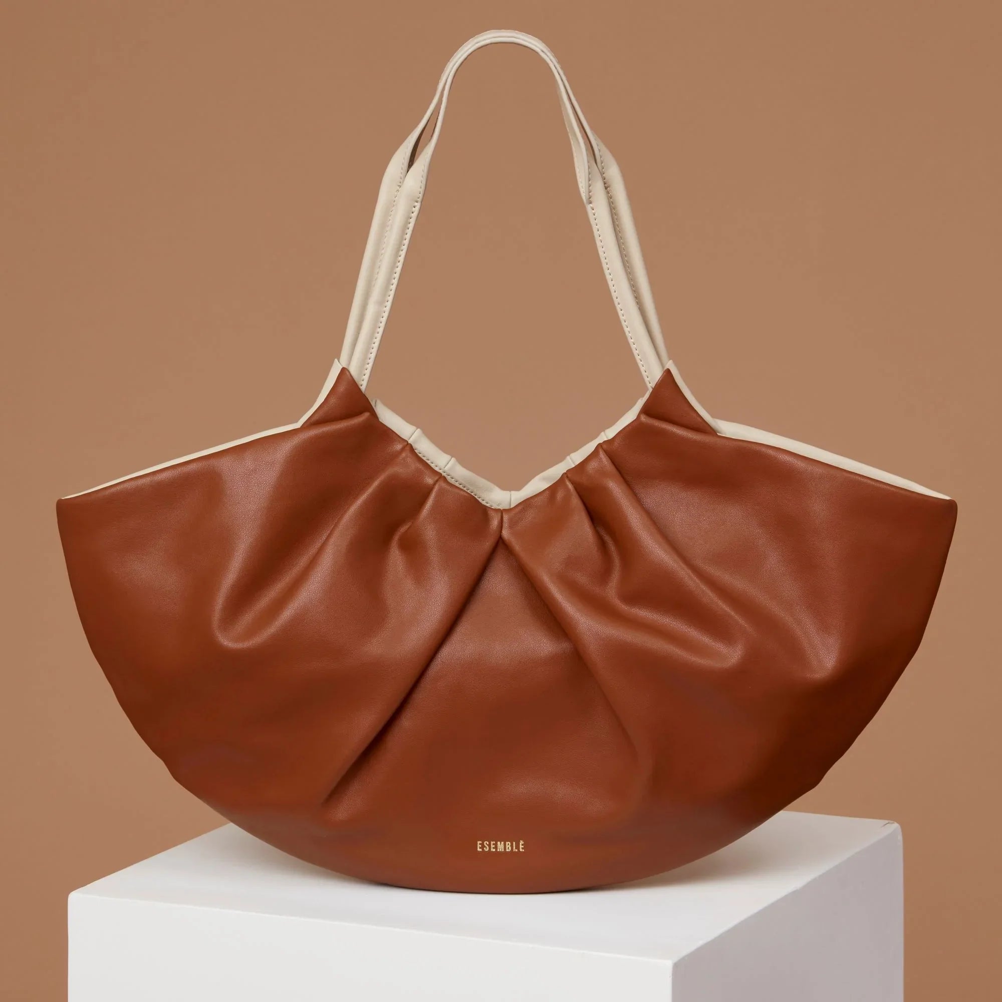 促銷 | ESEMBLĒ | Big Lila Fan Tote | Caramel & Almond