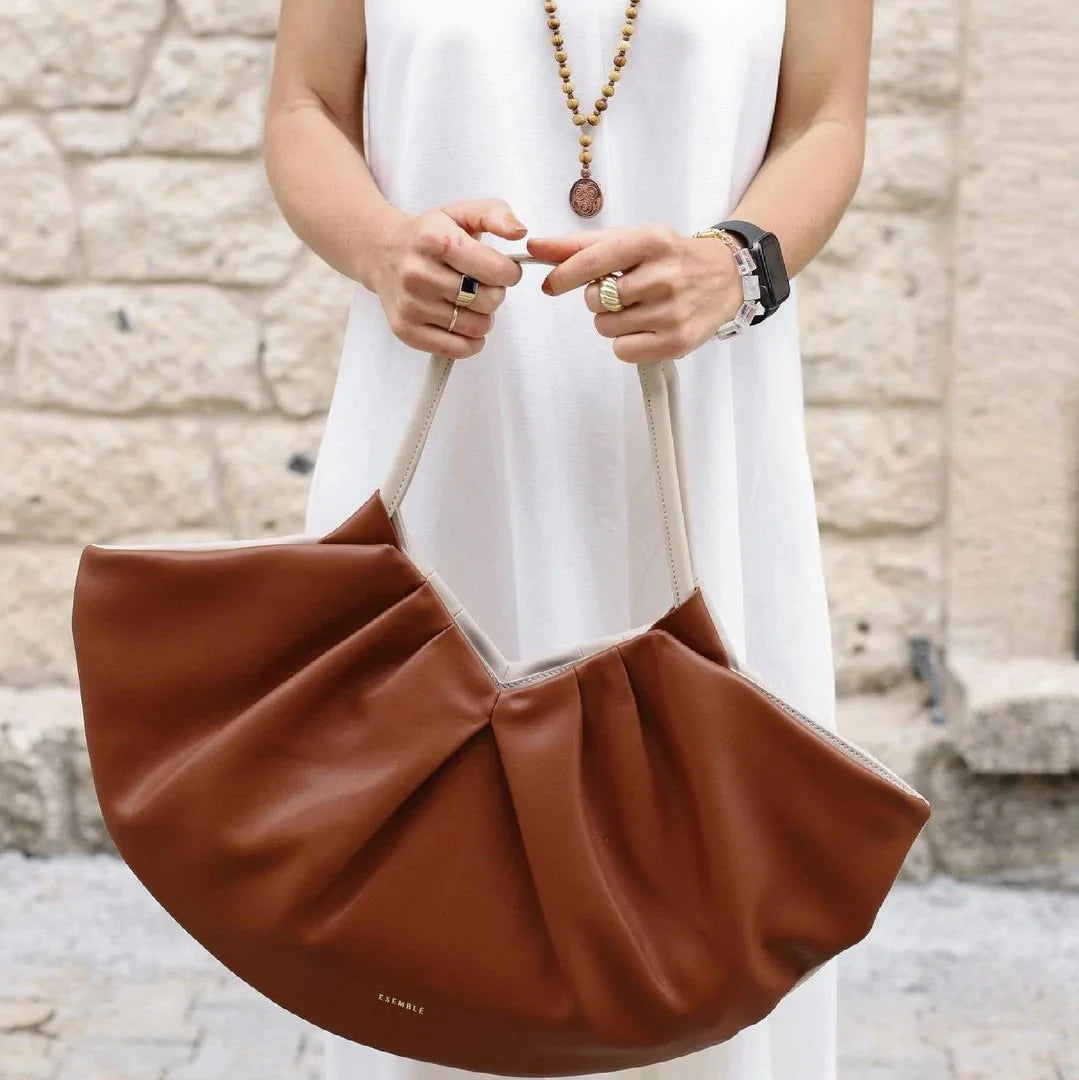 促銷 | ESEMBLĒ | Big Lila Fan Tote | Caramel & Almond